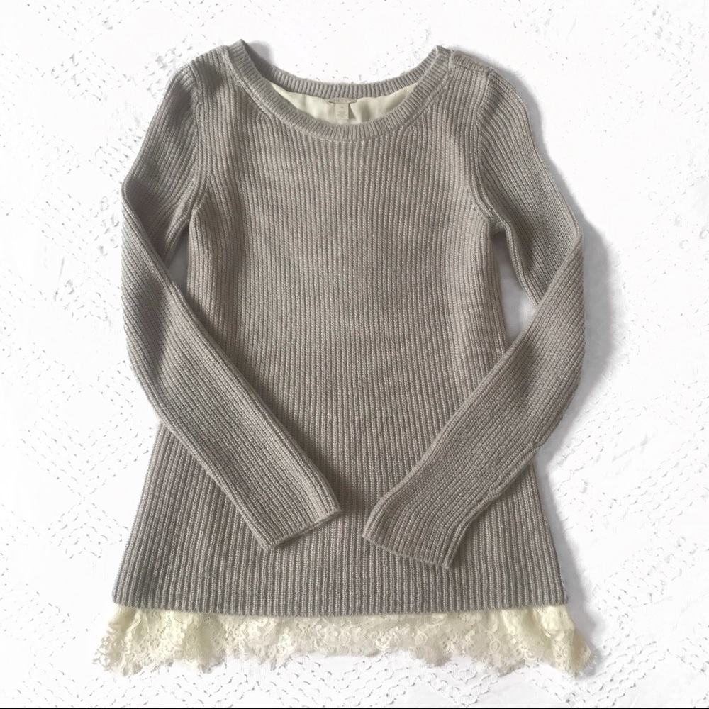 Hinge lace trim sweater // Size M